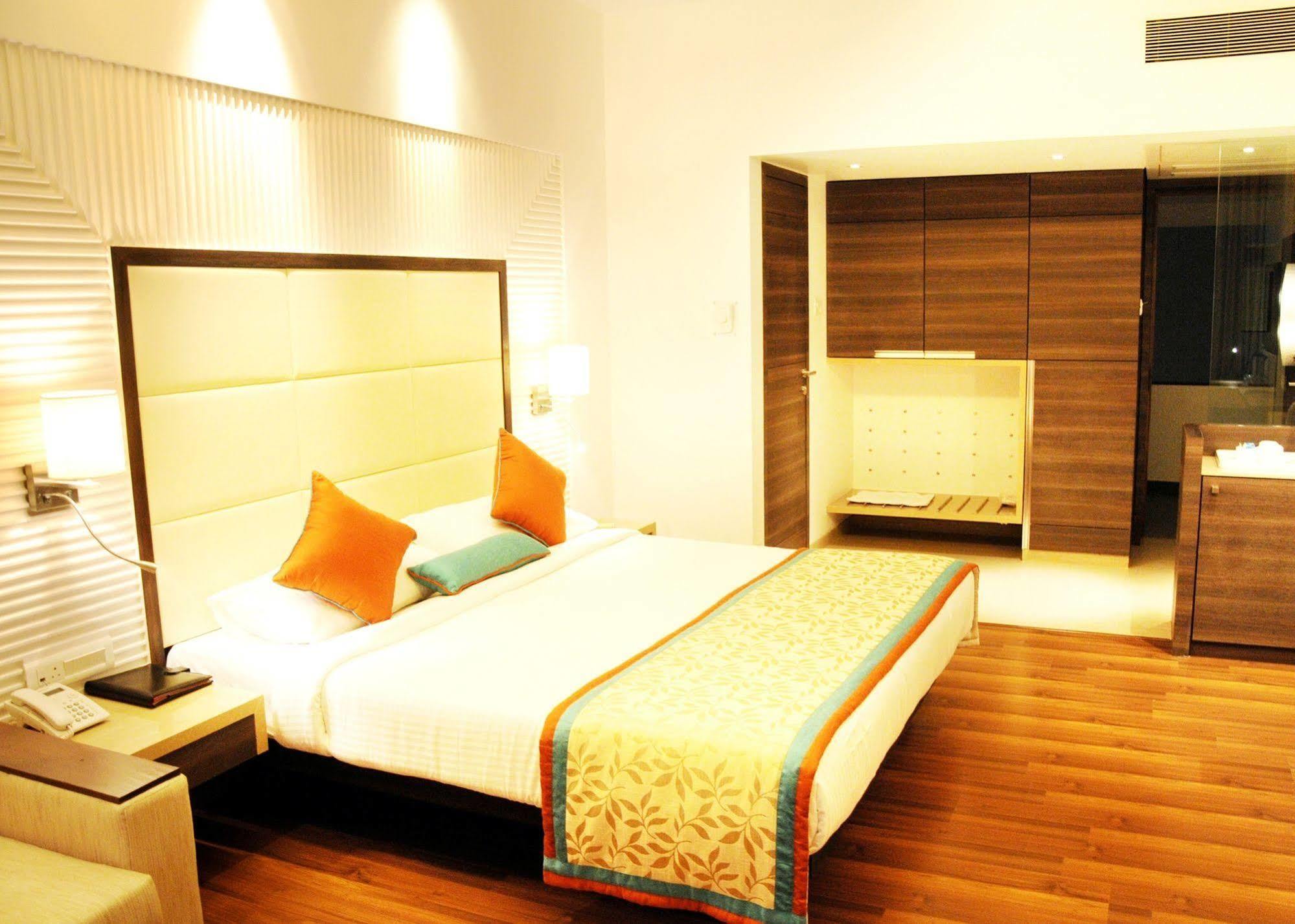 โฮเต็ล โมติ มาฮาล Hotel มังคาลอร์ ภายนอก รูปภาพ