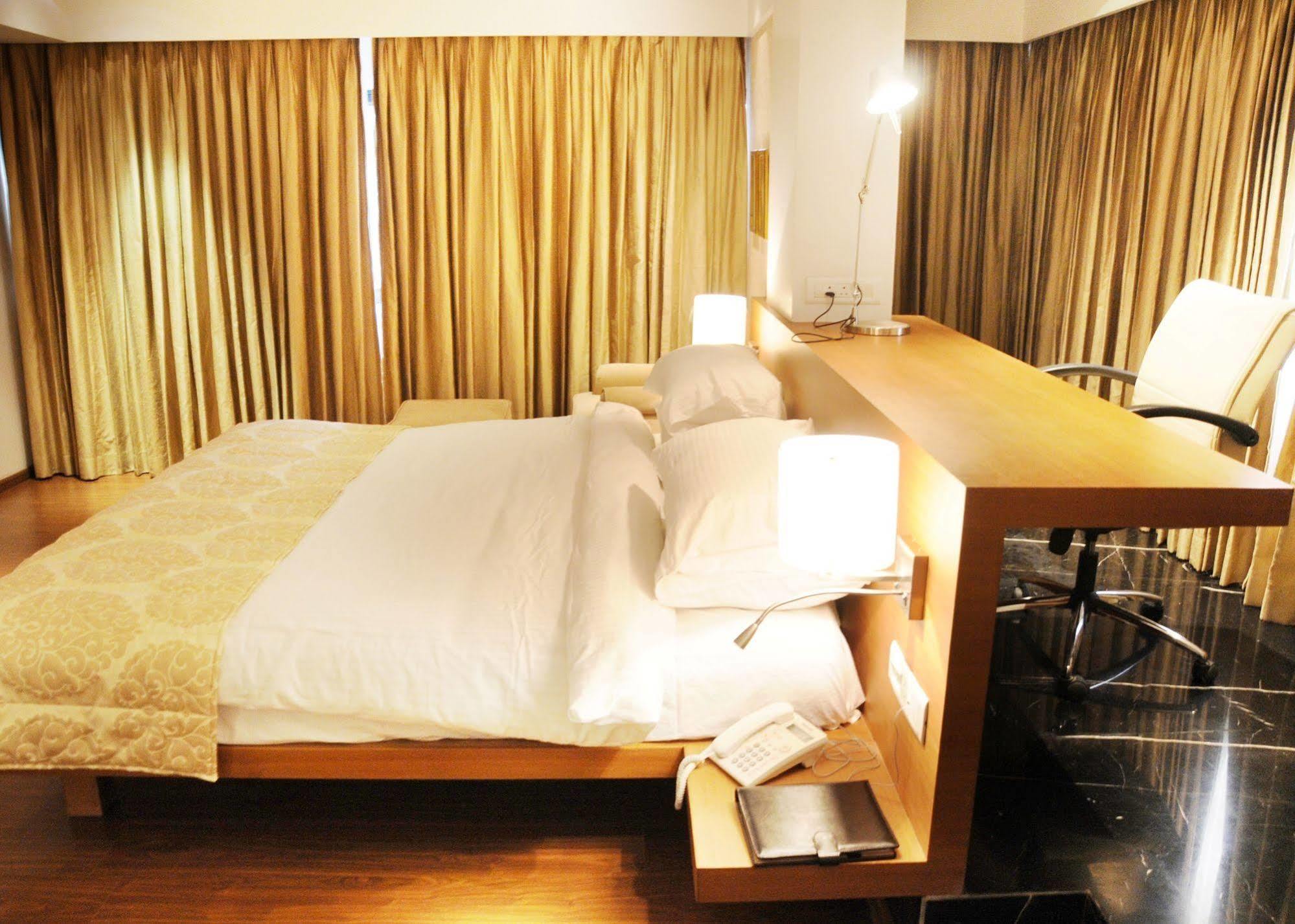 โฮเต็ล โมติ มาฮาล Hotel มังคาลอร์ ภายนอก รูปภาพ