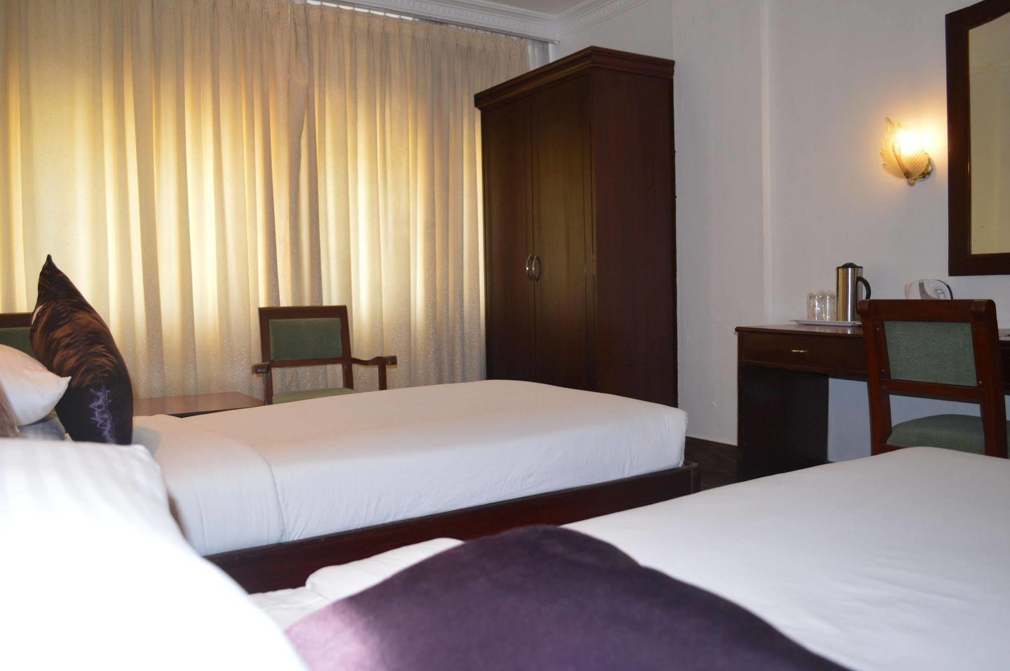 โฮเต็ล โมติ มาฮาล Hotel มังคาลอร์ ภายนอก รูปภาพ