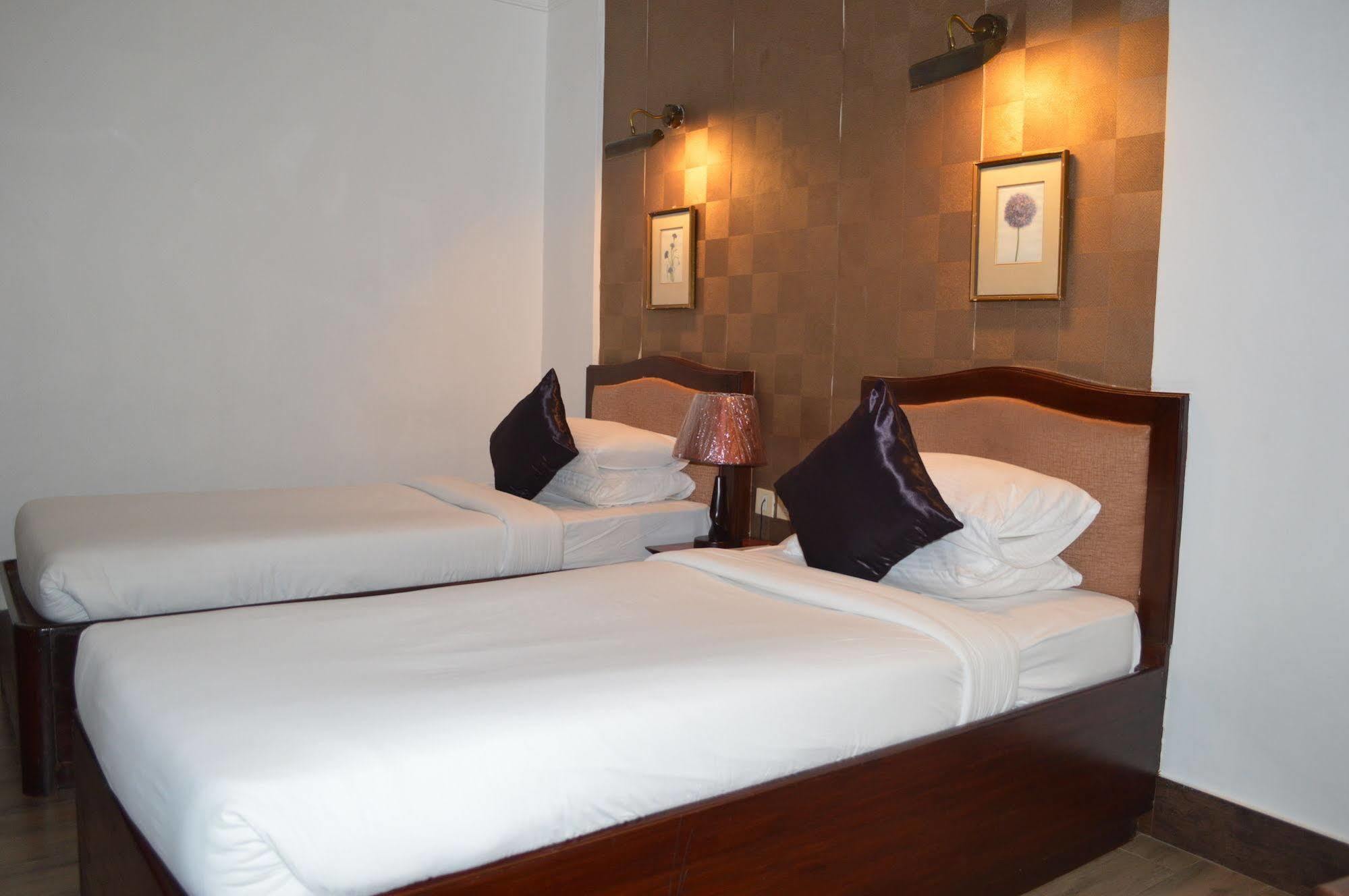 โฮเต็ล โมติ มาฮาล Hotel มังคาลอร์ ภายนอก รูปภาพ