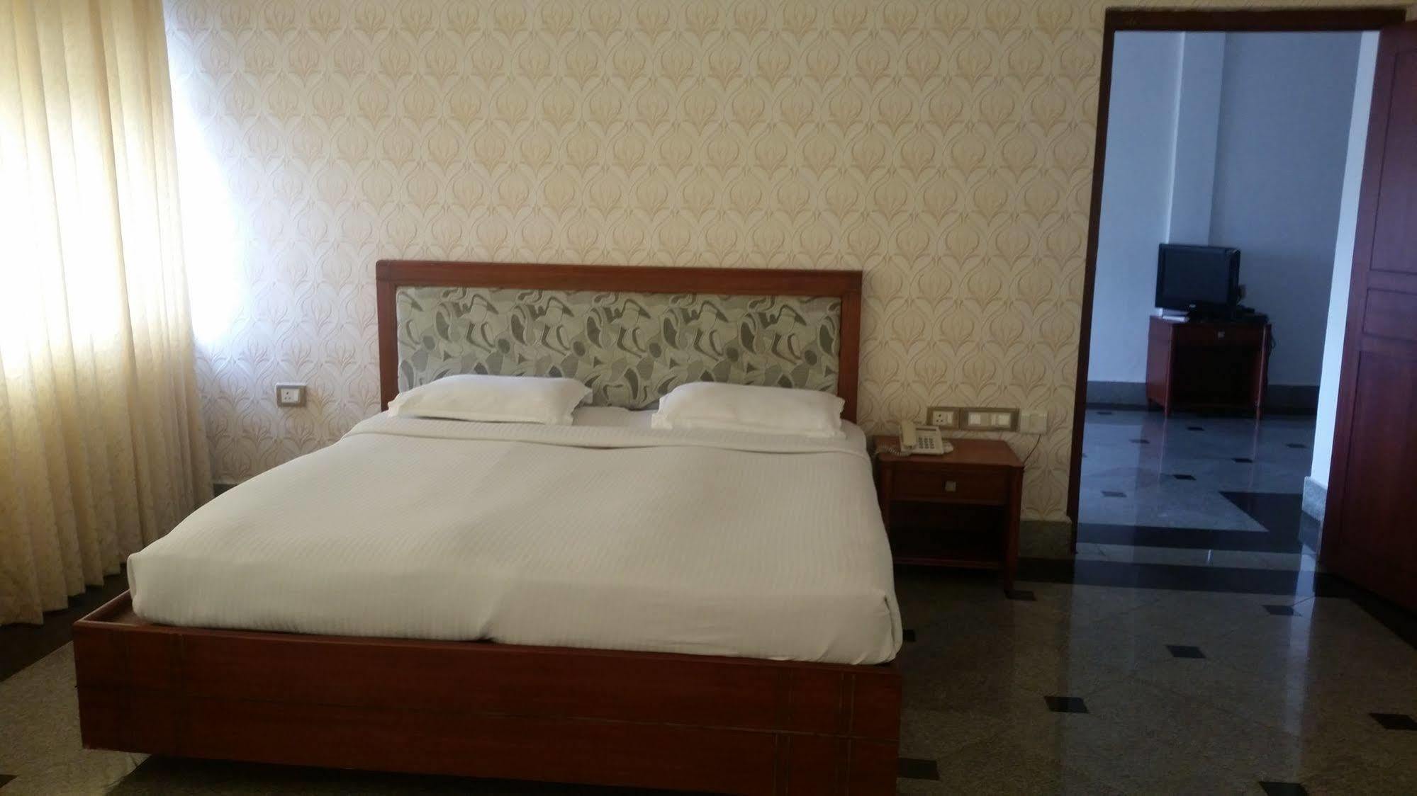 โฮเต็ล โมติ มาฮาล Hotel มังคาลอร์ ภายนอก รูปภาพ