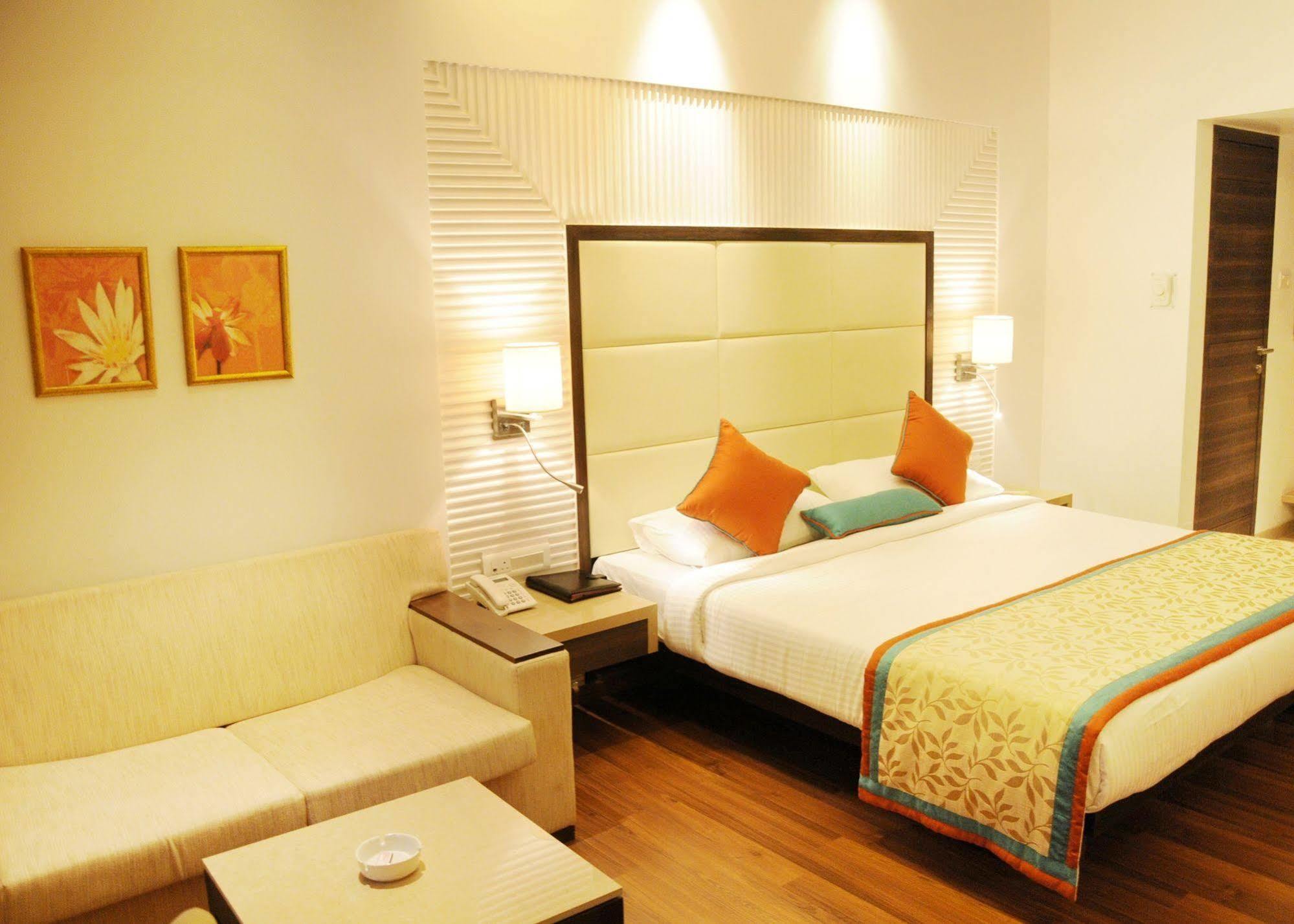 โฮเต็ล โมติ มาฮาล Hotel มังคาลอร์ ภายนอก รูปภาพ